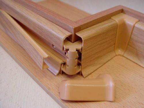 Как сделать угол на пластиковом плинтусе. Монтаж пластикового плинтуса