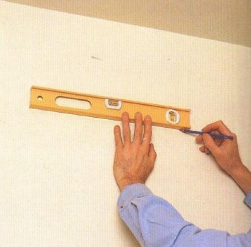 Как правильно наклеить багеты поверх обоев. Декор интерьера молдингом: советы 03