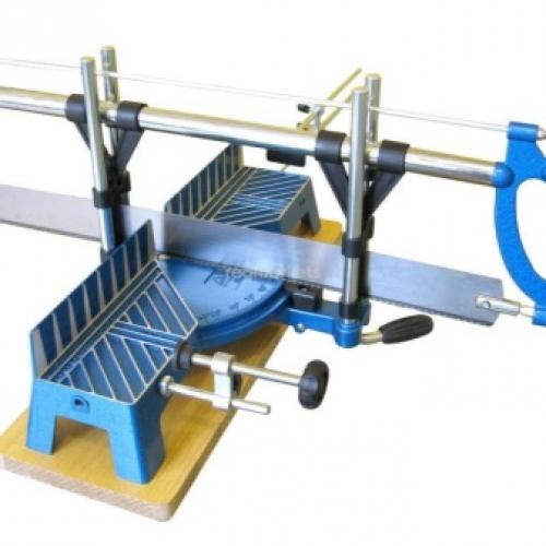 Как пользоваться стуслом для потолочных плинтусов. Как резать углы с помощью стусла? 01