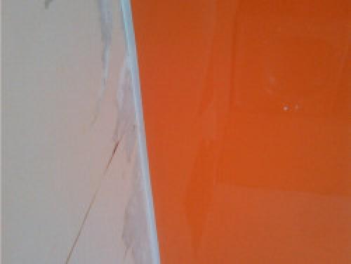 Какой багет лучше под натяжной потолок. Минусы ПВХ багета 02 Какой багет лучше под натяжной потолок. Минусы ПВХ багета 02