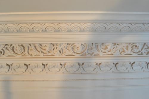 Как стыковать напольный плинтус в углах. Стыковка плинтусов в углах: вопросы и ответы