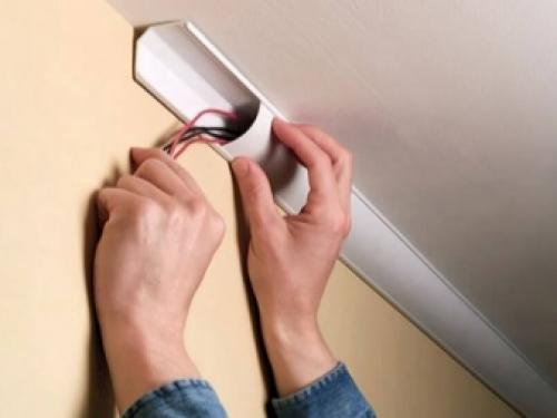 Как резать потолочный плинтус в углах. Содержание: 18 Как резать потолочный плинтус в углах. Содержание: 18