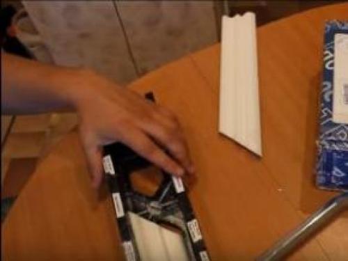 Как правильно обрезать углы на потолочном плинтусе. Чем резать? 21 Как правильно обрезать углы на потолочном плинтусе. Чем резать? 21