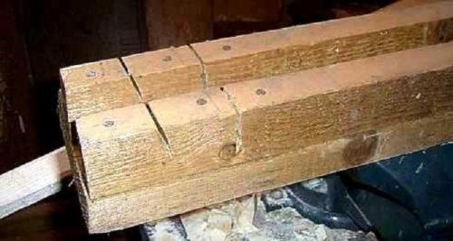 Как соединить 3 плинтуса в углу. Как правильно стыковать потолочные плинтуса: готовимся к работе