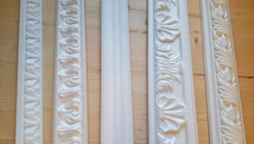 Как сделать угол на потолочном плинтусе без стусла. Как обрезать потолочный плинтус в углах без стусла