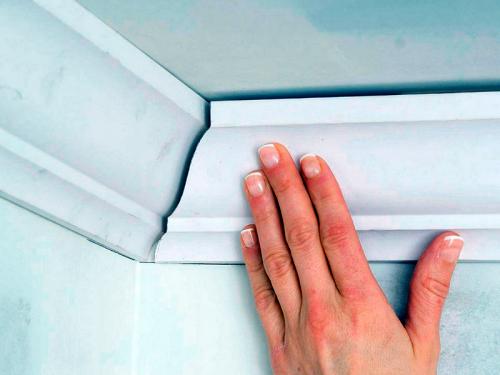 Как вырезать тупой угол потолочного плинтуса. Как правильно вырезать и состыковать плинтус в углах