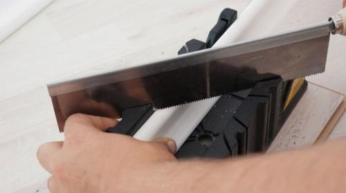 Правильный угол потолочного плинтуса. Как правильно резать потолочный плинтус в углах с помощью стусла?
