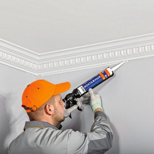 Чем приклеить багет к обоям на стене. Пошаговый инструктаж