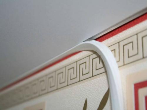 Галтели для натяжных потолков размеры. Способы стыковки и клейки потолочного плинтуса для натяжных потолков