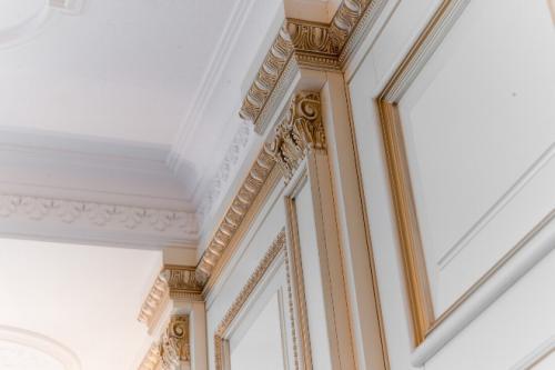 Выбор багетов для потолка. Типы потолочных багетов 09