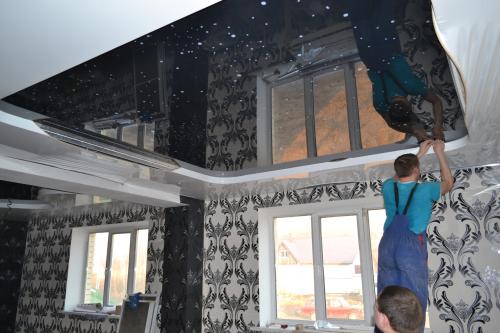 Натяжной потолок к потолку. Натяжные потолки