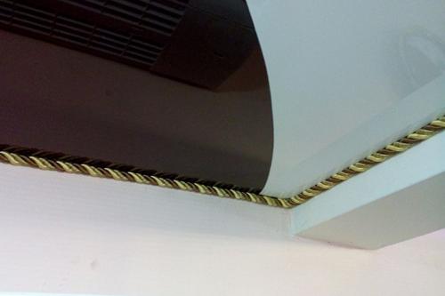 Потолочный плинтус для натяжных потолков. Виды плинтусов для натяжного потолка 11 Потолочный плинтус для натяжных потолков. Виды плинтусов для натяжного потолка 11