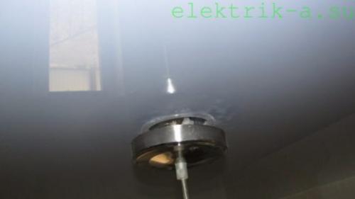 Ниша в натяжном потолке под освещение. Встраиваемые светильники