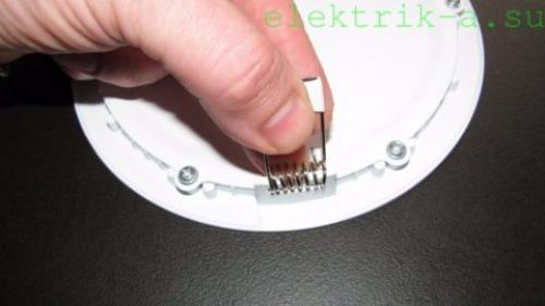 Ниша в натяжном потолке под освещение. Встраиваемые светильники