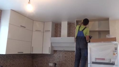 Шкаф до потолка или нет. Минусы верхних кухонных шкафов до потолка