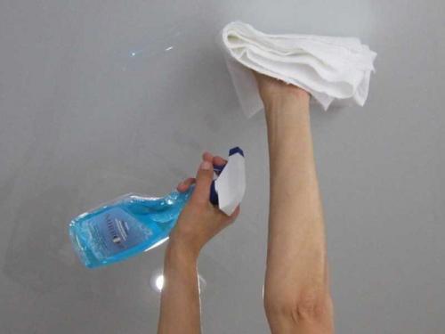 Как помыть натяжной потолок — подробная инструкция, как и чем помыть потолок без разводов