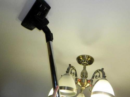 Как помыть натяжной потолок — подробная инструкция, как и чем помыть потолок без разводов