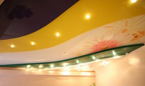 Шов на натяжном потолке. Натяжные потолки шовные — фото