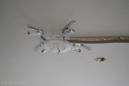 Как крепить багет для натяжного потолка. Как закрепить багет для натяжного потолка?