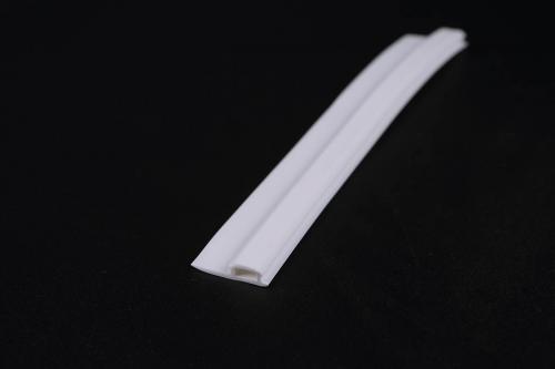 Плинтус вставка для натяжных потолков. Монтируем натяжные потолки: потолочный плинтус или ПВХ вставка? 01 Плинтус вставка для натяжных потолков. Монтируем натяжные потолки: потолочный плинтус или ПВХ вставка? 01