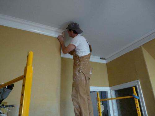 Плинтус вставка для натяжных потолков. Монтируем натяжные потолки: потолочный плинтус или ПВХ вставка? 07 Плинтус вставка для натяжных потолков. Монтируем натяжные потолки: потолочный плинтус или ПВХ вставка? 07