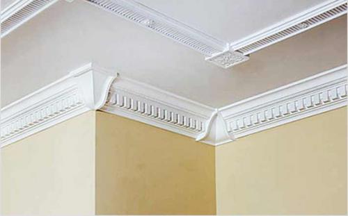 Как быстро приклеить потолочный плинтус из пенопласта