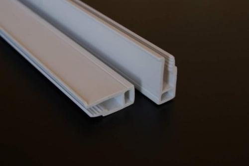 Плинтус потолочный для натяжного потолка. Под гарпун