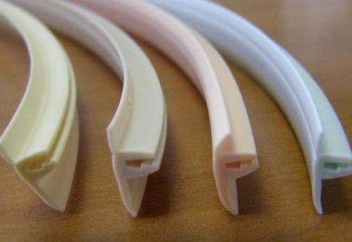 Натяжной потолок с плинтусом. Все о монтаже и ремонте потолков своими руками