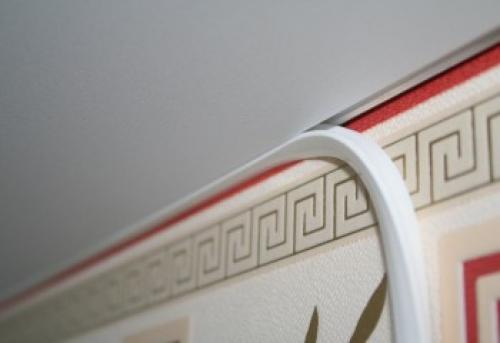 Натяжной потолок с плинтусом. Все о монтаже и ремонте потолков своими руками