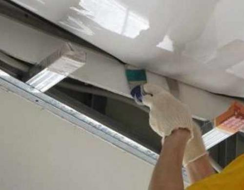 Чем заправить натяжной потолок. Монтаж натяжного потолка